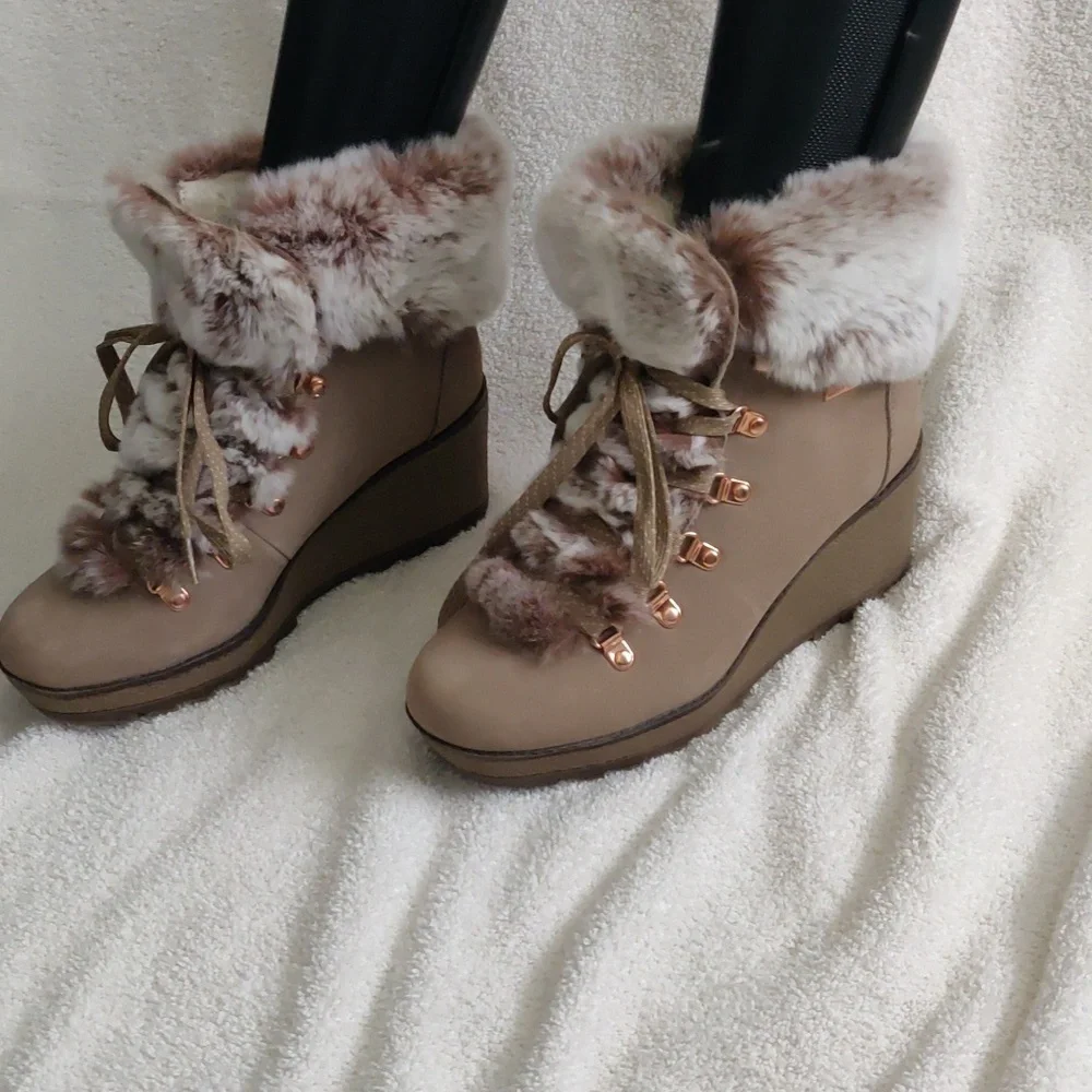 Cougar Penelope waterproof Suede & Rabbit Fur-Trim Wedge Mushroom Booties sz 9 - Picture 2 of 12